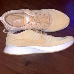 Women’s Nike Dualtone Racer Tennis Shoe